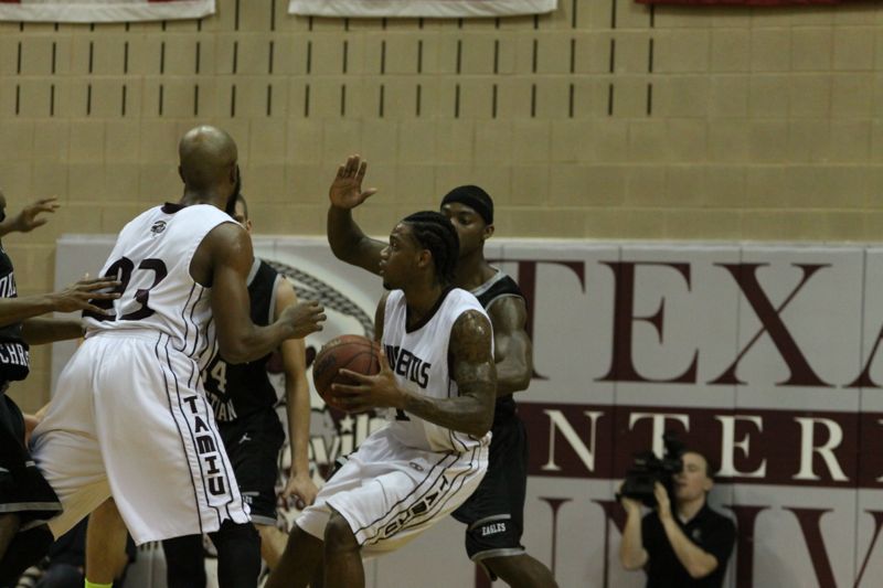 TAMIU BB v OC - 033