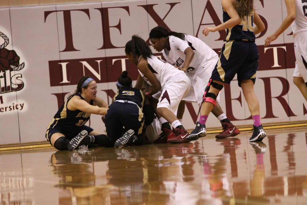 TAMIU BB v StEd - 121